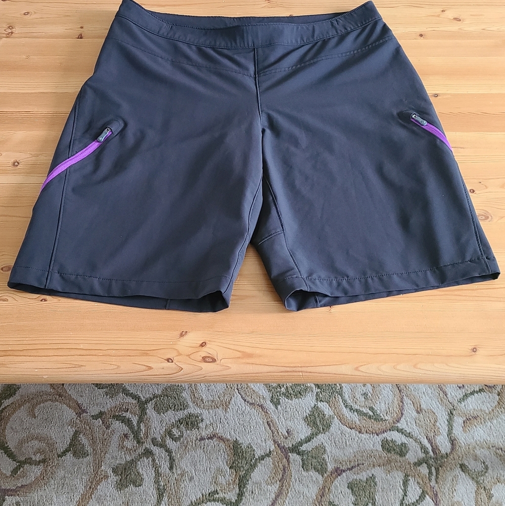 MEC dark grey bermudas